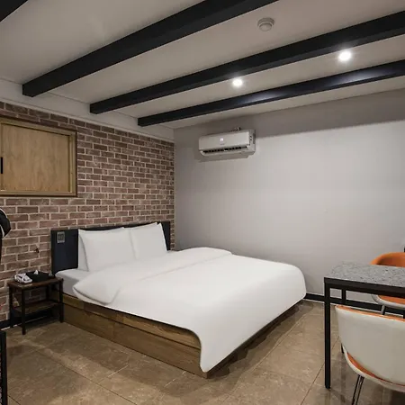 Film 372 Hotel