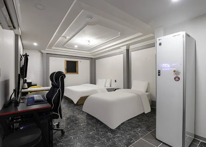 Film 372 Hotel *